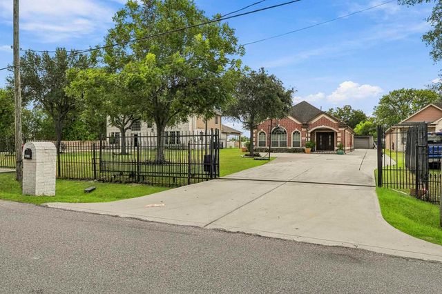 5627 Brookfield Drive, Houston, TX 77085