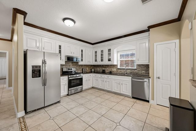 5627 Brookfield Drive, Houston, TX 77085