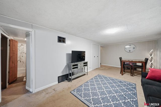 1401 N 61st Street, Lincoln, NE 68505