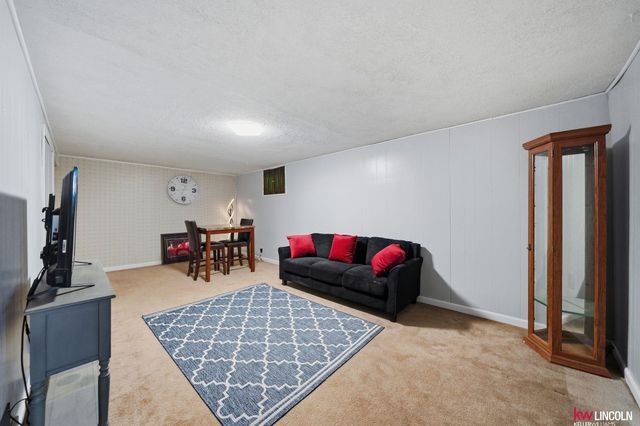 1401 N 61st Street, Lincoln, NE 68505