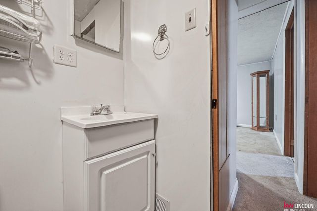 1401 N 61st Street, Lincoln, NE 68505