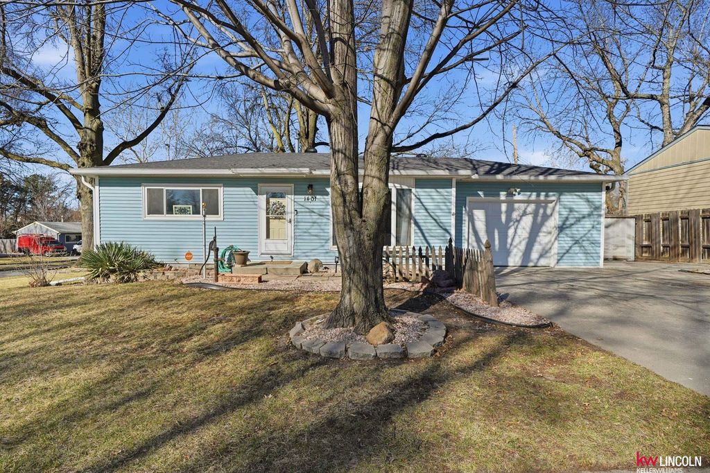 1401 N 61st Street, Lincoln, NE 68505