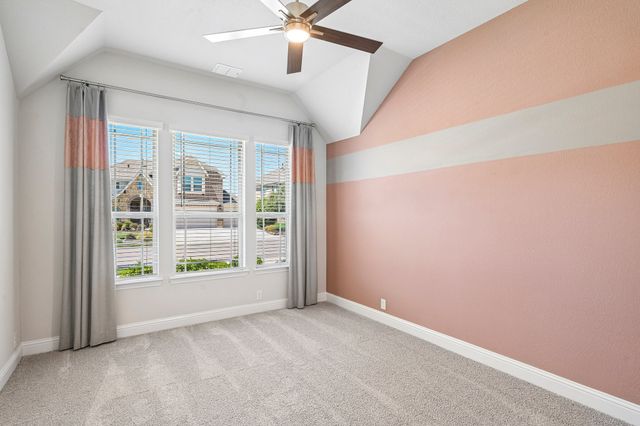 208 Oakcrest Drive, Justin, TX 76247