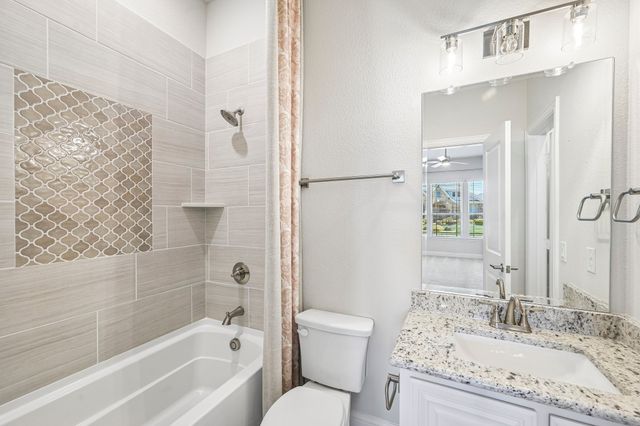 208 Oakcrest Drive, Justin, TX 76247