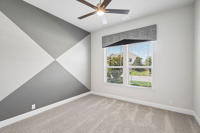 208 Oakcrest Drive, Justin, TX 76247