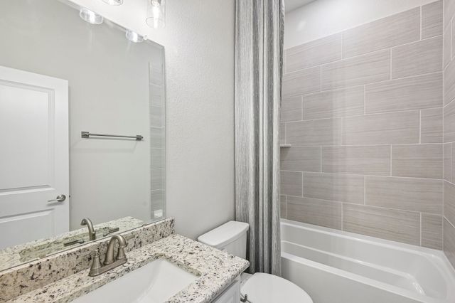 208 Oakcrest Drive, Justin, TX 76247