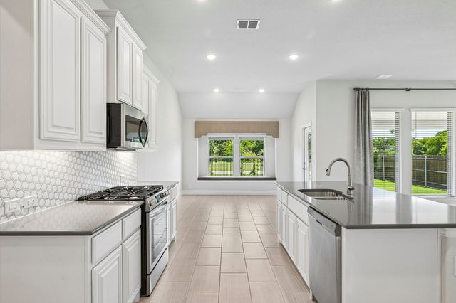 208 Oakcrest Drive, Justin, TX 76247