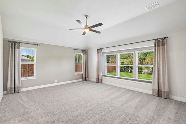 208 Oakcrest Drive, Justin, TX 76247