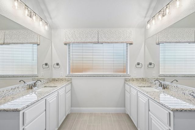 208 Oakcrest Drive, Justin, TX 76247