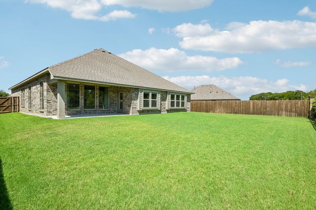 208 Oakcrest Drive, Justin, TX 76247