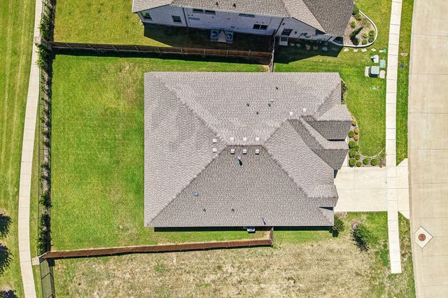 208 Oakcrest Drive, Justin, TX 76247