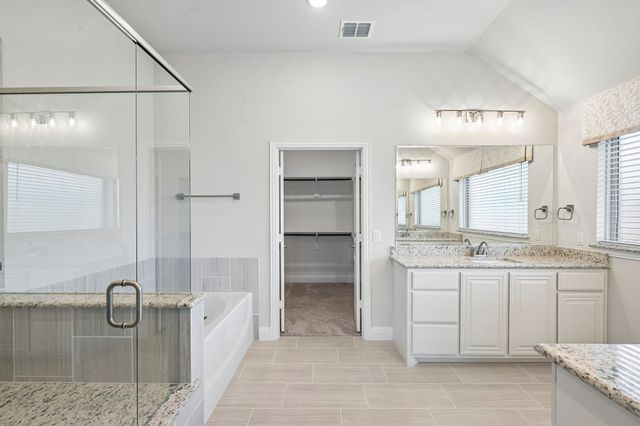 208 Oakcrest Drive, Justin, TX 76247