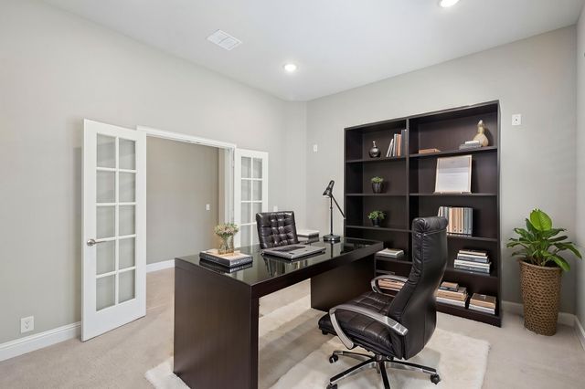 208 Oakcrest Drive, Justin, TX 76247