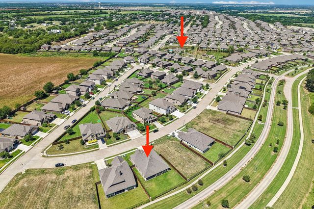 208 Oakcrest Drive, Justin, TX 76247