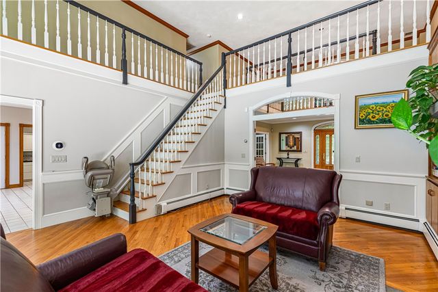 7 Kings Row, Cumberland, RI 02864