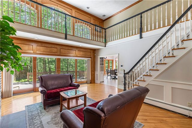 7 Kings Row, Cumberland, RI 02864