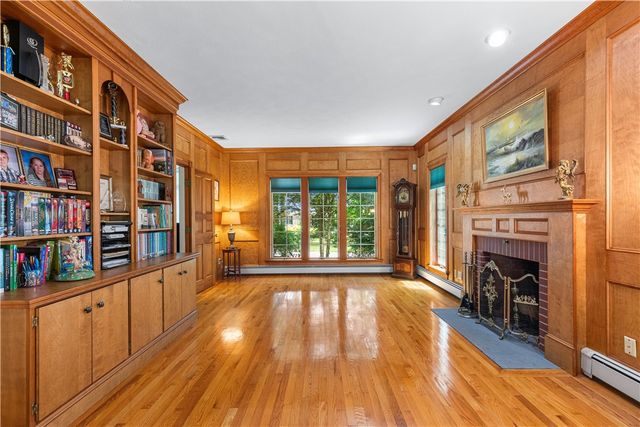 7 Kings Row, Cumberland, RI 02864