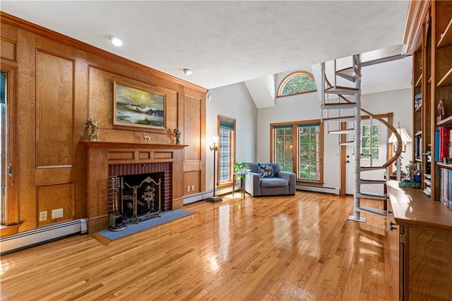 7 Kings Row, Cumberland, RI 02864