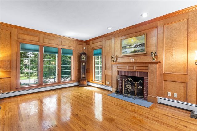 7 Kings Row, Cumberland, RI 02864