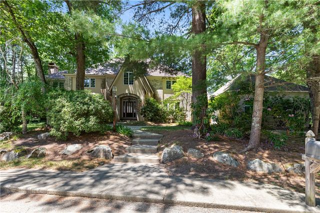 7 Kings Row, Cumberland, RI 02864