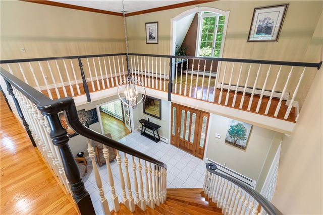 7 Kings Row, Cumberland, RI 02864