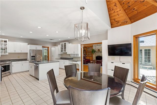 7 Kings Row, Cumberland, RI 02864