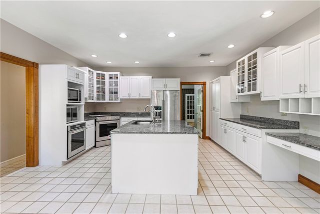 7 Kings Row, Cumberland, RI 02864