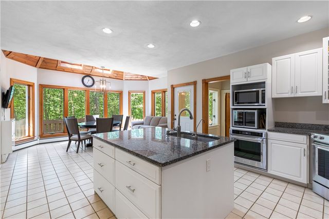 7 Kings Row, Cumberland, RI 02864
