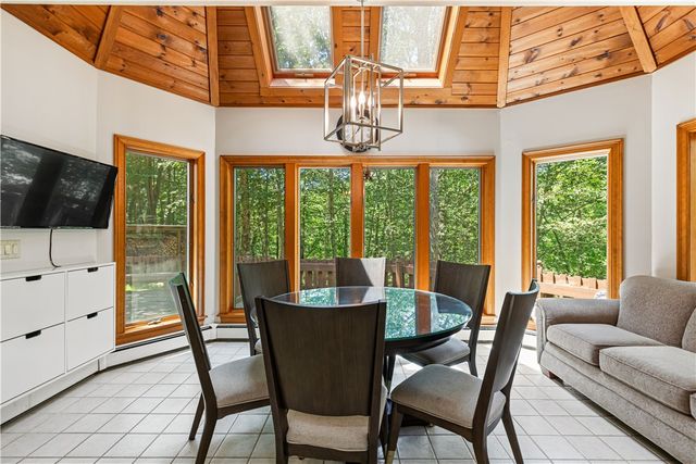 7 Kings Row, Cumberland, RI 02864