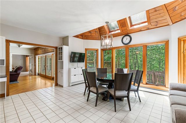 7 Kings Row, Cumberland, RI 02864