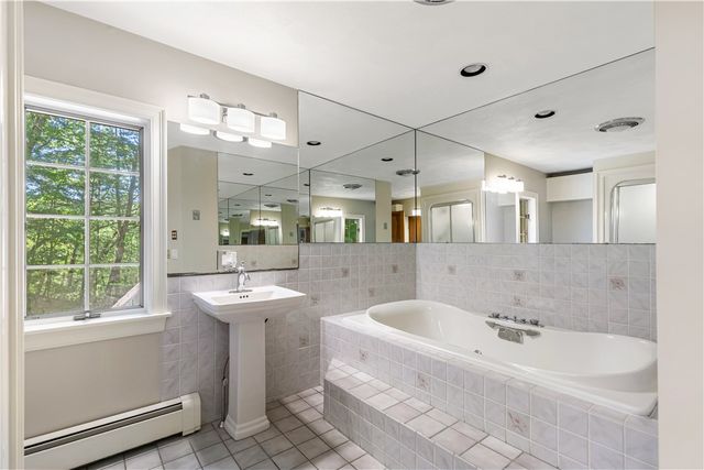 7 Kings Row, Cumberland, RI 02864