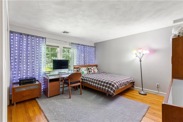 7 Kings Row, Cumberland, RI 02864