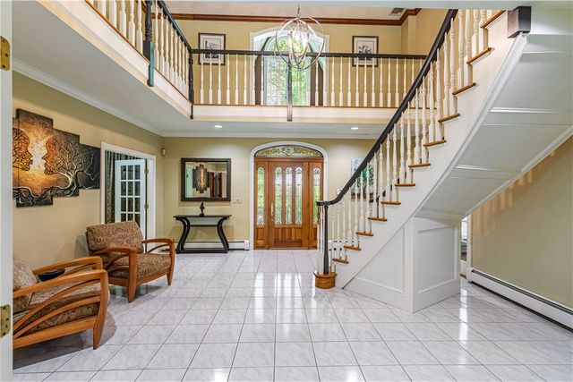 7 Kings Row, Cumberland, RI 02864