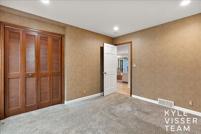1585 River Oaks Drive, Ada, MI 49301