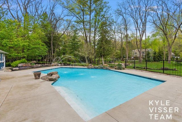 1585 River Oaks Drive, Ada, MI 49301