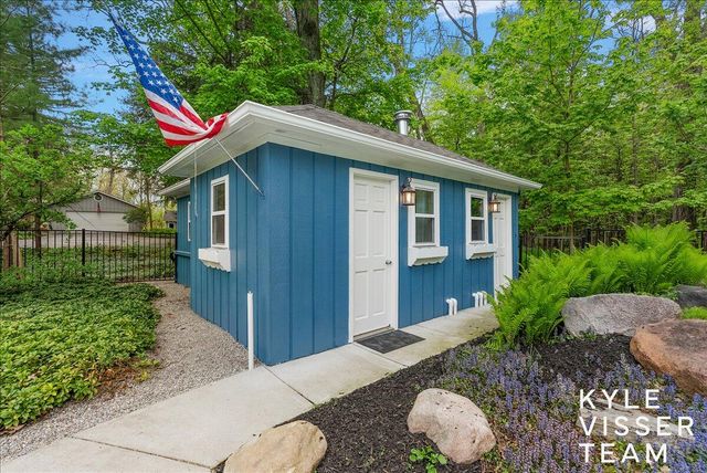 1585 River Oaks Drive, Ada, MI 49301
