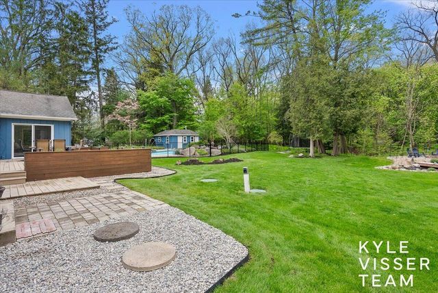 1585 River Oaks Drive, Ada, MI 49301