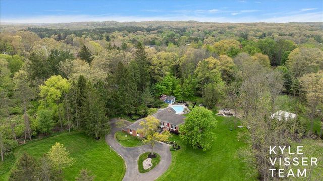 1585 River Oaks Drive, Ada, MI 49301