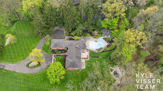 1585 River Oaks Drive, Ada, MI 49301