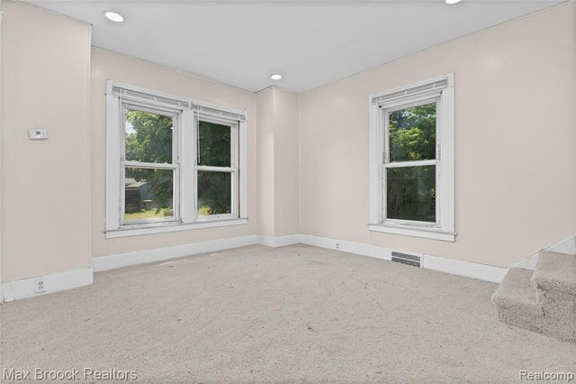 268 S Paddock Street, Pontiac, MI 48342