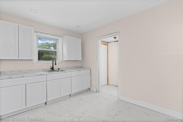 268 S Paddock Street, Pontiac, MI 48342