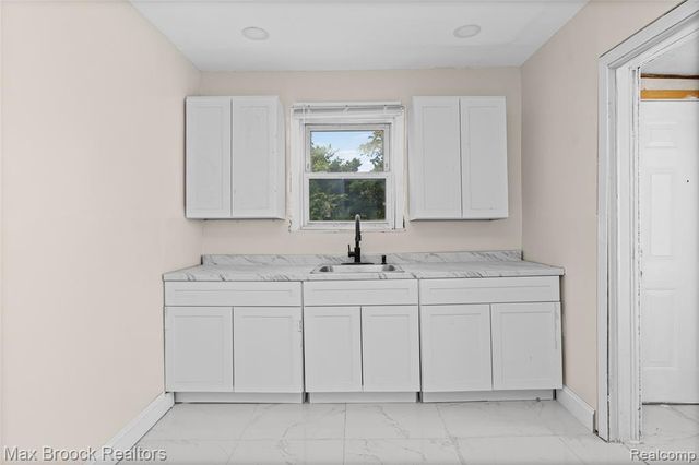 268 S Paddock Street, Pontiac, MI 48342