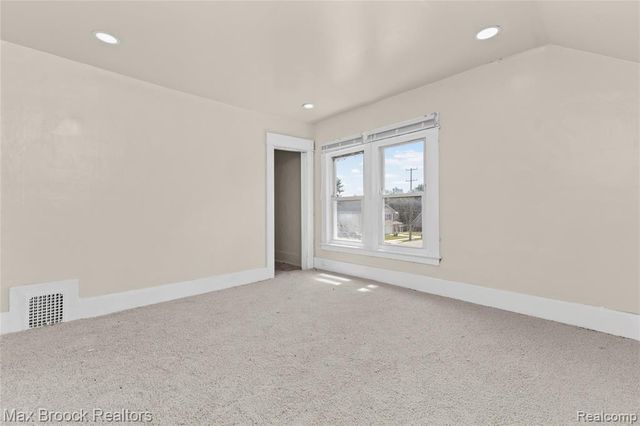 268 S Paddock Street, Pontiac, MI 48342
