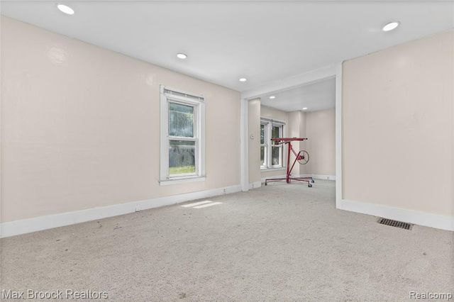 268 S Paddock Street, Pontiac, MI 48342