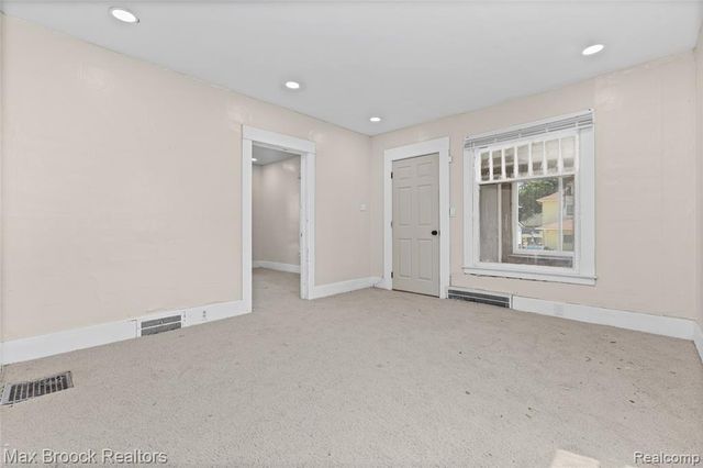 268 S Paddock Street, Pontiac, MI 48342