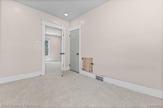 268 S Paddock Street, Pontiac, MI 48342