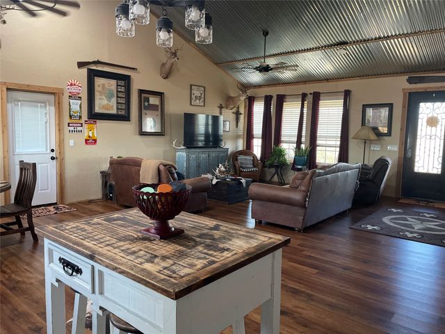 7830 927, Walnut Springs, TX 76690