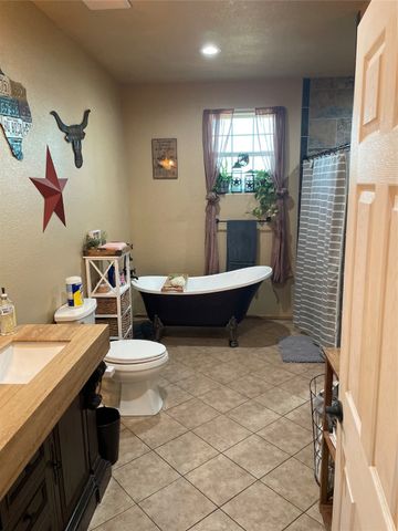 7830 927, Walnut Springs, TX 76690