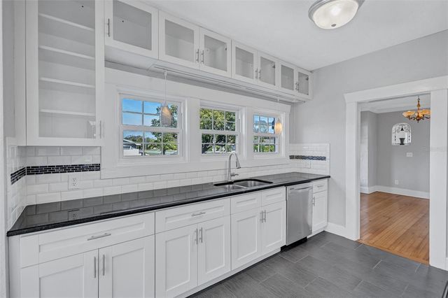 120 PARK STREET N, St Petersburg, FL 33710