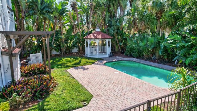 120 PARK STREET N, St Petersburg, FL 33710